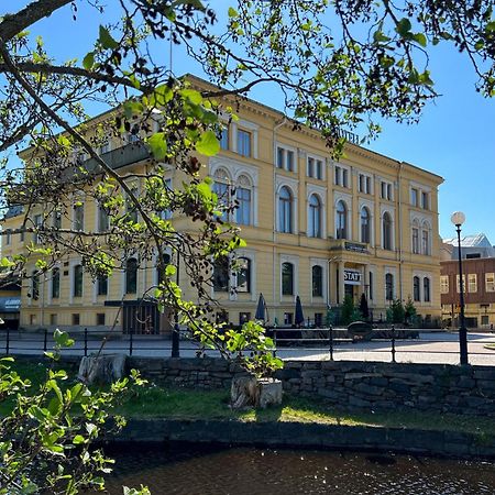 Stadshotellet Кристинехамн Екстериор снимка
